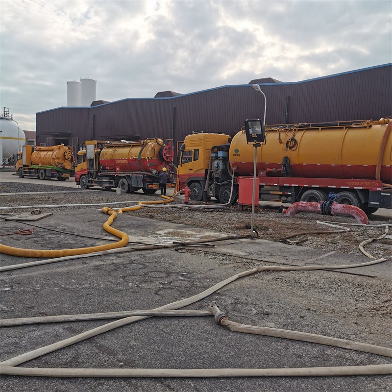 下陆污水池清理